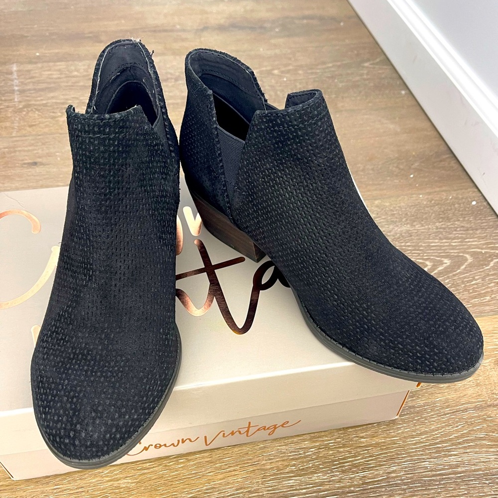 Crown Vintage boots women size 8 NEW